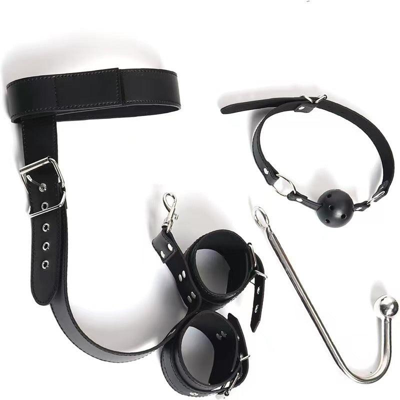 THORN GARDEN™ SM Adult Toy Equipped with Handcuffs & Hook Attachment