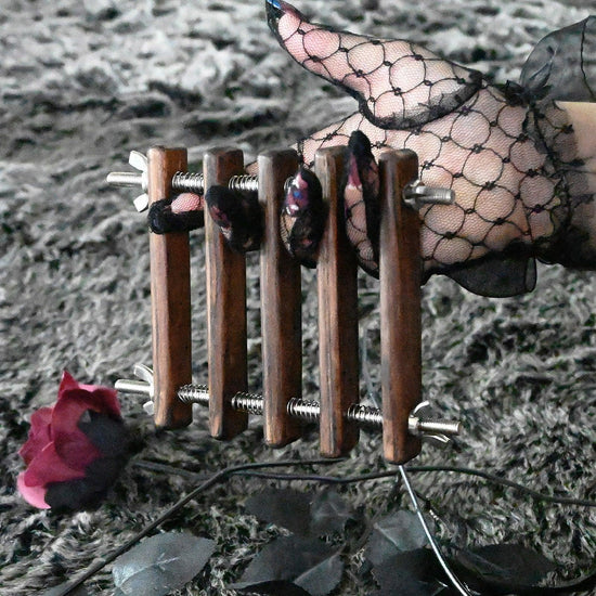 THORN GARDEN™ Torture device finger clamp free shipping