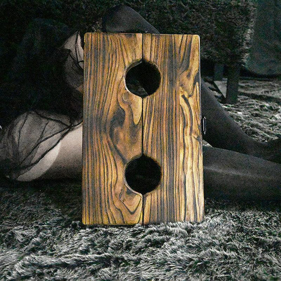 THORN GARDEN™ wooden ankle stocks - free shipping