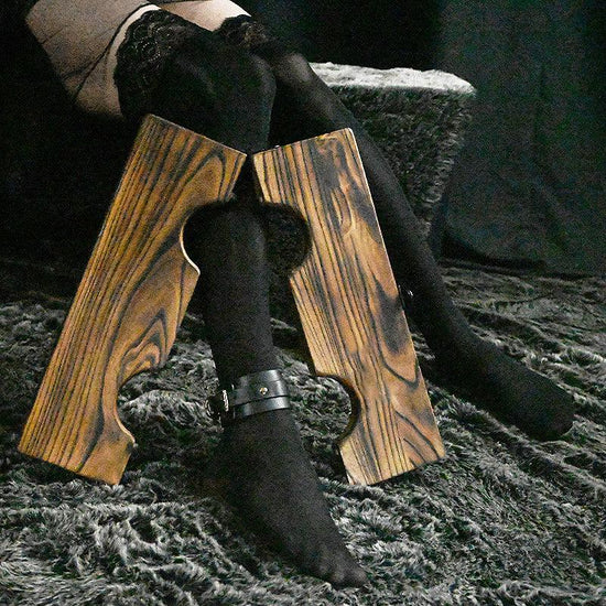 THORN GARDEN™ wooden ankle stocks - free shipping