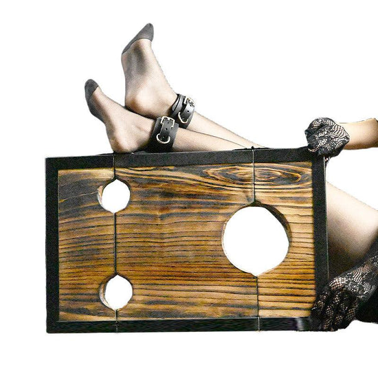 THORN GARDEN™ ELM wooden pillory and free shipping
