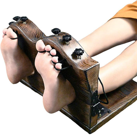 THORN GARDEN™ foot-tickling wooden pillory