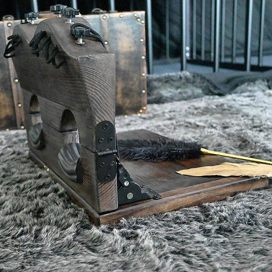 THORN GARDEN™ foot-tickling wooden pillory