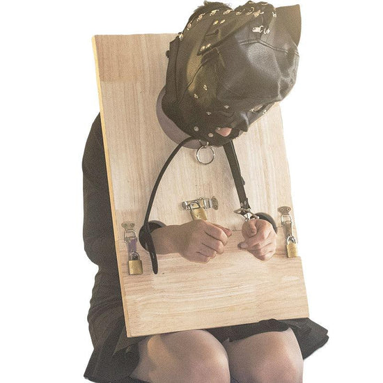 THORN GARDEN™ Wooden Bondage Classical wooden shackle