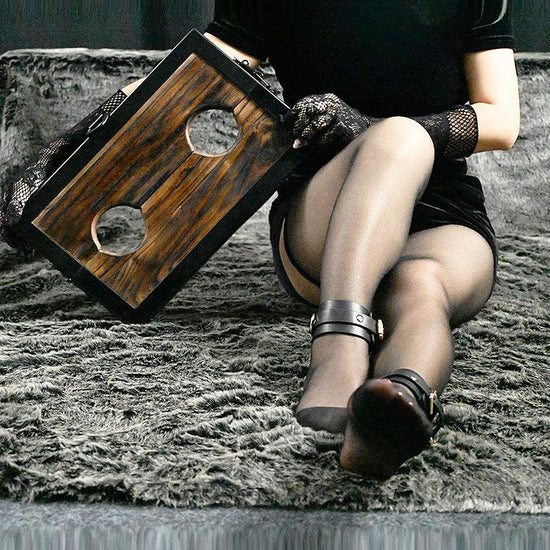 THORN GARDEN™ wooden ankle stocks - free shipping