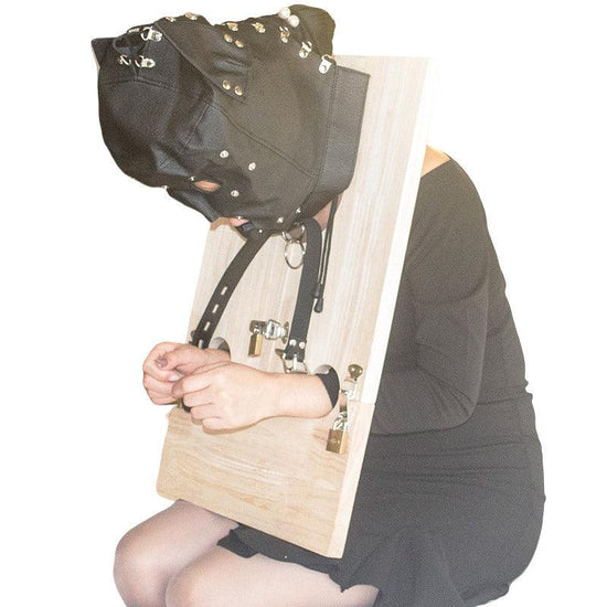 THORN GARDEN™ Wooden Bondage Classical wooden shackle