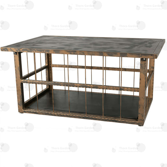Skråt overblik over vintage-bur til sofabord, TG062, med slidt antik bronzefinish, lodrette tremmer og sort indre